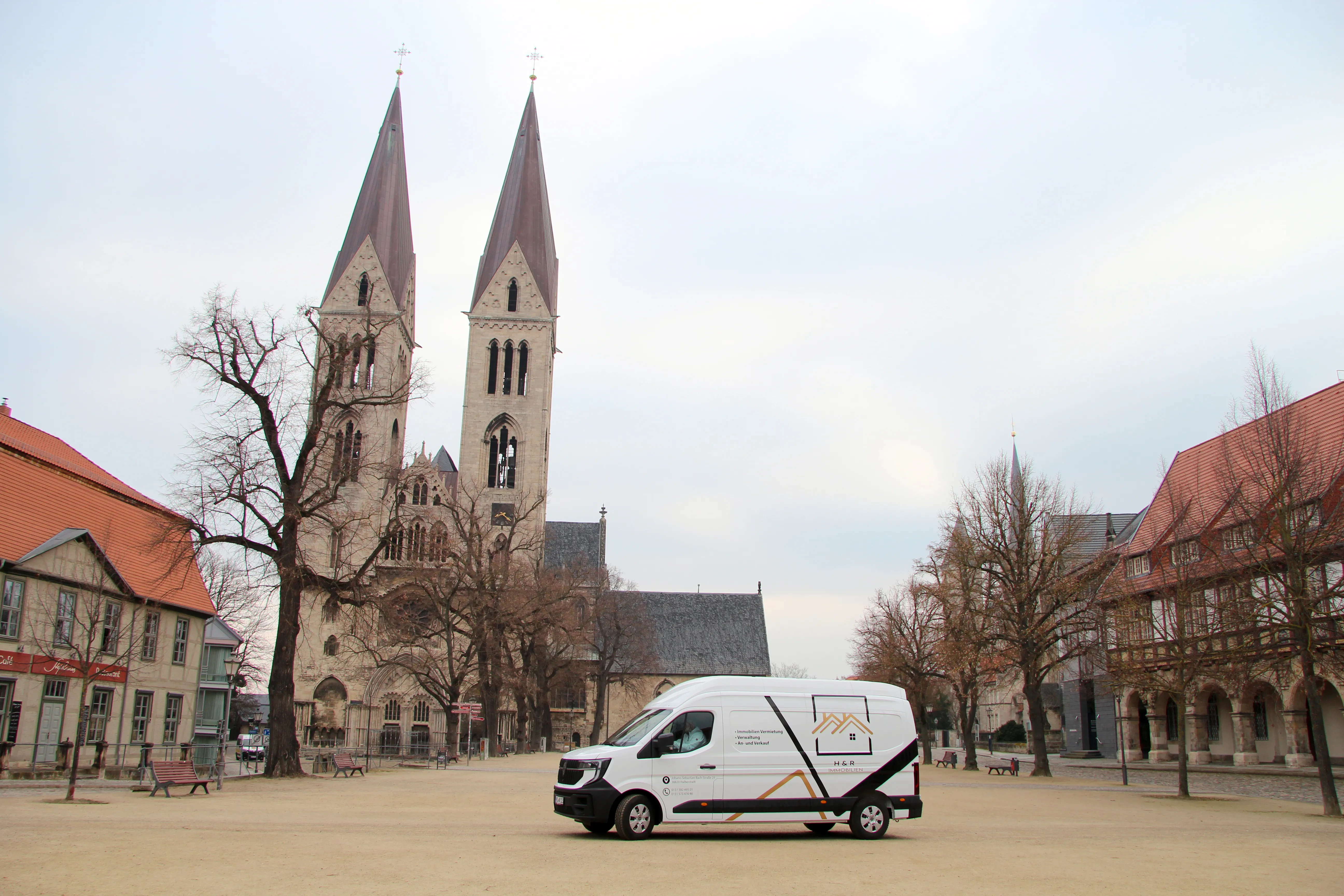 H&R Service Firmenfahrzeug für Umzüge